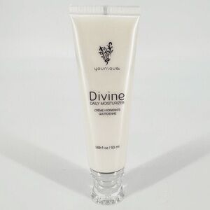 NEW Younique Divine Daily Moisturizer